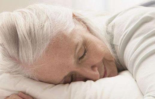 老年人睡太多的危害 提高老人睡眠质量有四宝