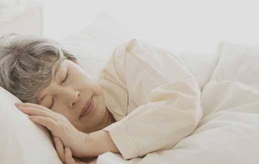 老年人睡太多的危害 提高老人睡眠质量有四宝