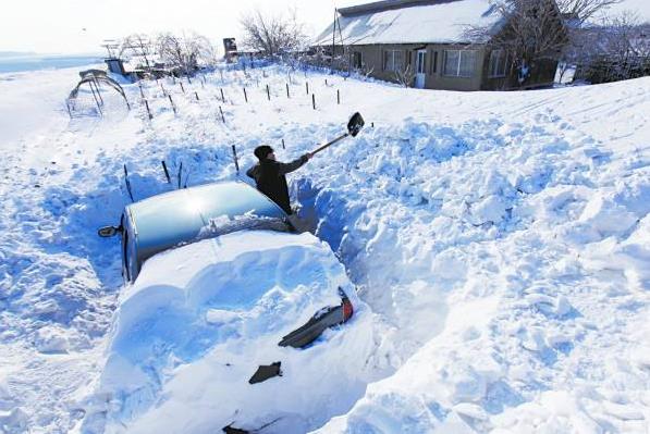 车上积雪不管的话会化掉吗？车上的积雪能让洗车的清洗吗