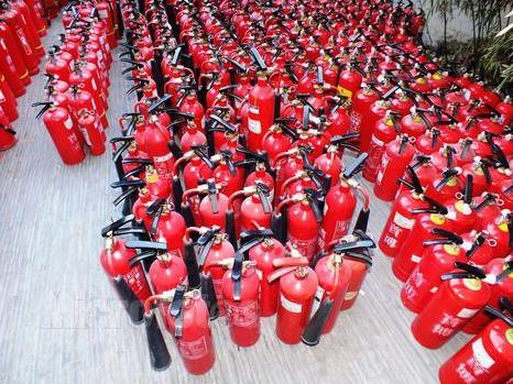灭火器过期了怎么更换?干粉灭火器可以对人体灭火吗?