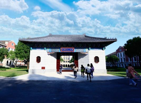 2021年大学晚报到1个月还可以去吗？大学报到当天就要住校吗？