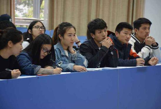 大学走读必须是本市的吗?大学申请不住校难吗?