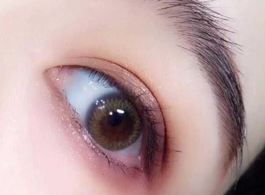 美瞳戴反了能感觉出来吗?美瞳戴上雾蒙蒙的是怎么回事?