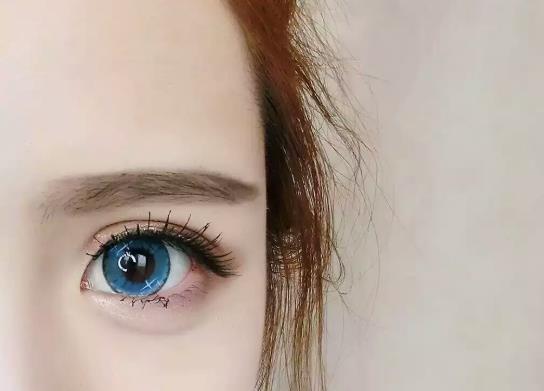 美瞳戴反了能感觉出来吗?美瞳戴上雾蒙蒙的是怎么回事?